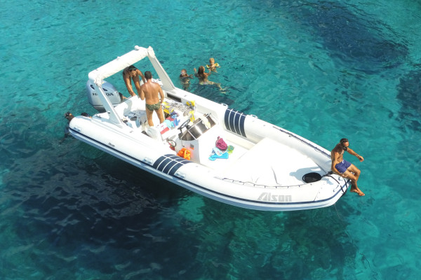 N°110 Short experience a Tavolara con Aperitivo a Bordo