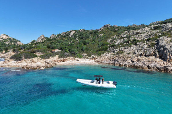 N°128 Tour in Gommone tra Tavolara, Molara e le Grotte
