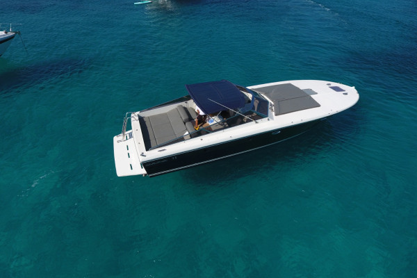 N°37 Noleggio giornaliero Yacht Itama 38